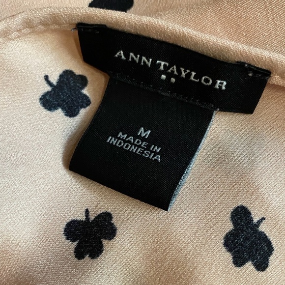 NWOT Ann Taylor Cream and Black Shamrock Blouse - Picture 7 of 8